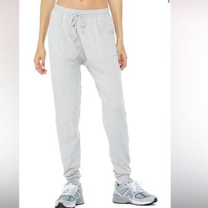 Alo‎ Conquer Revitalize Joggers Size XL